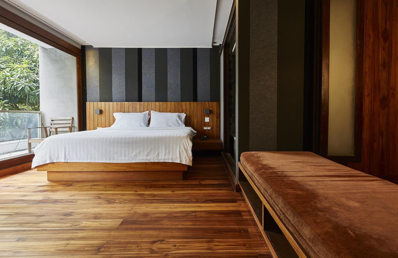 Luxx Langsuan Hotel - Sha Plus Bangkok Exteriör bild