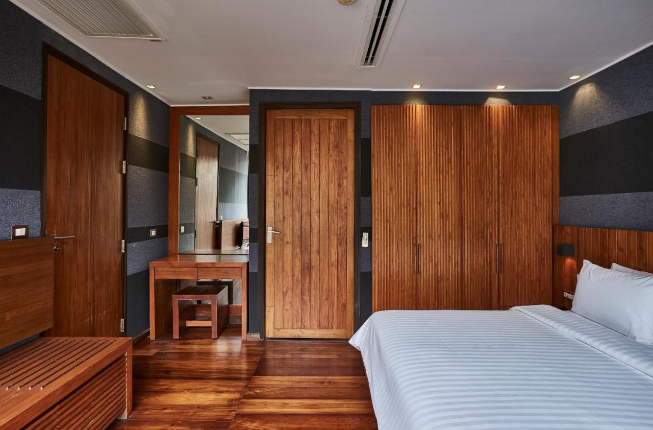 Luxx Langsuan Hotel - Sha Plus Bangkok Exteriör bild