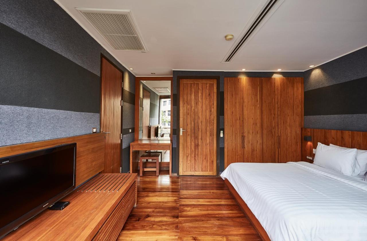 Luxx Langsuan Hotel - Sha Plus Bangkok Exteriör bild