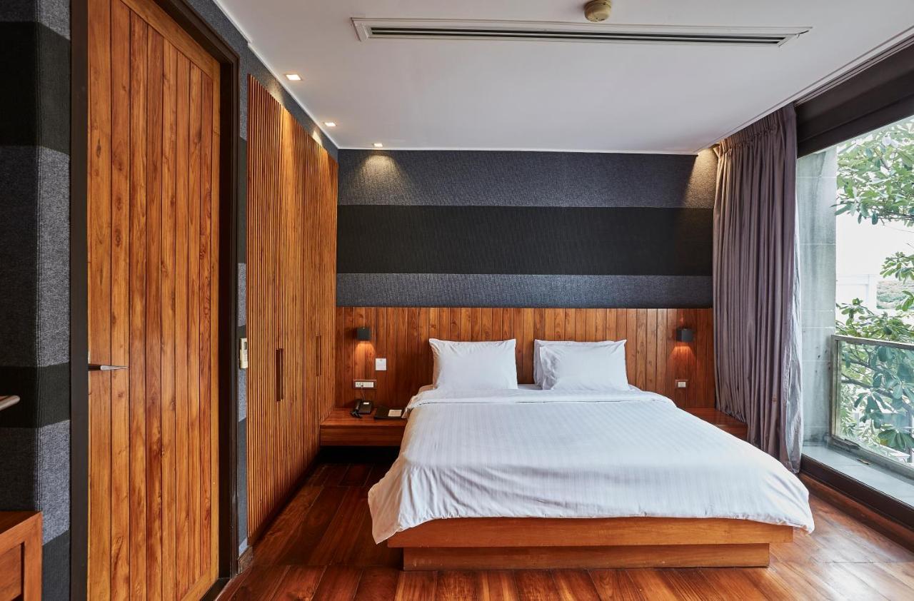 Luxx Langsuan Hotel - Sha Plus Bangkok Exteriör bild