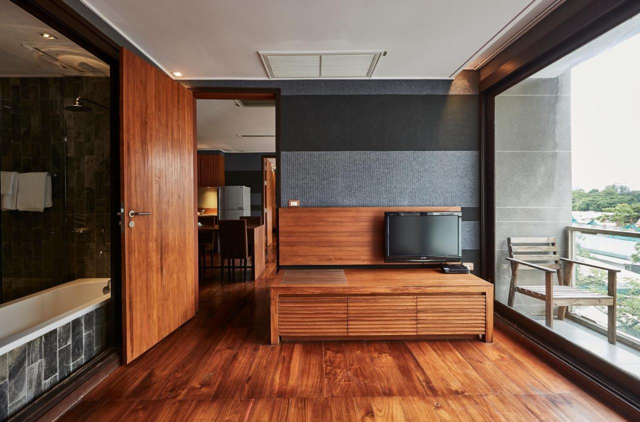 Luxx Langsuan Hotel - Sha Plus Bangkok Exteriör bild